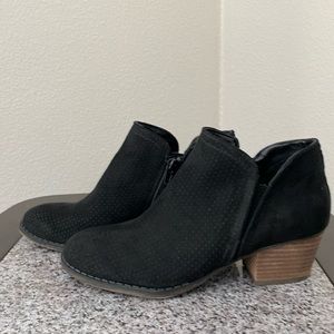 NWT: Women’s Life Stride Booties.